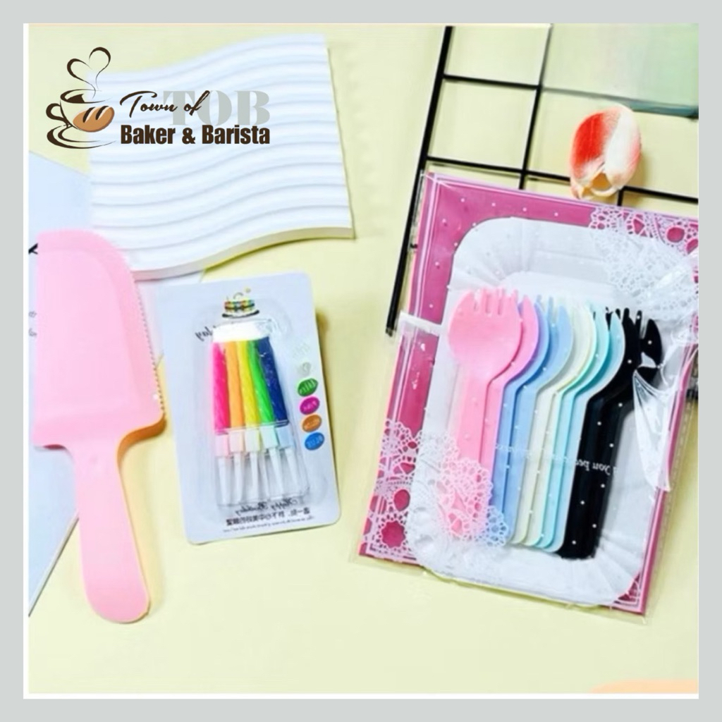 BỘ DĨA NẾN DAO ĂN BÁNH KEM - The Cake Box