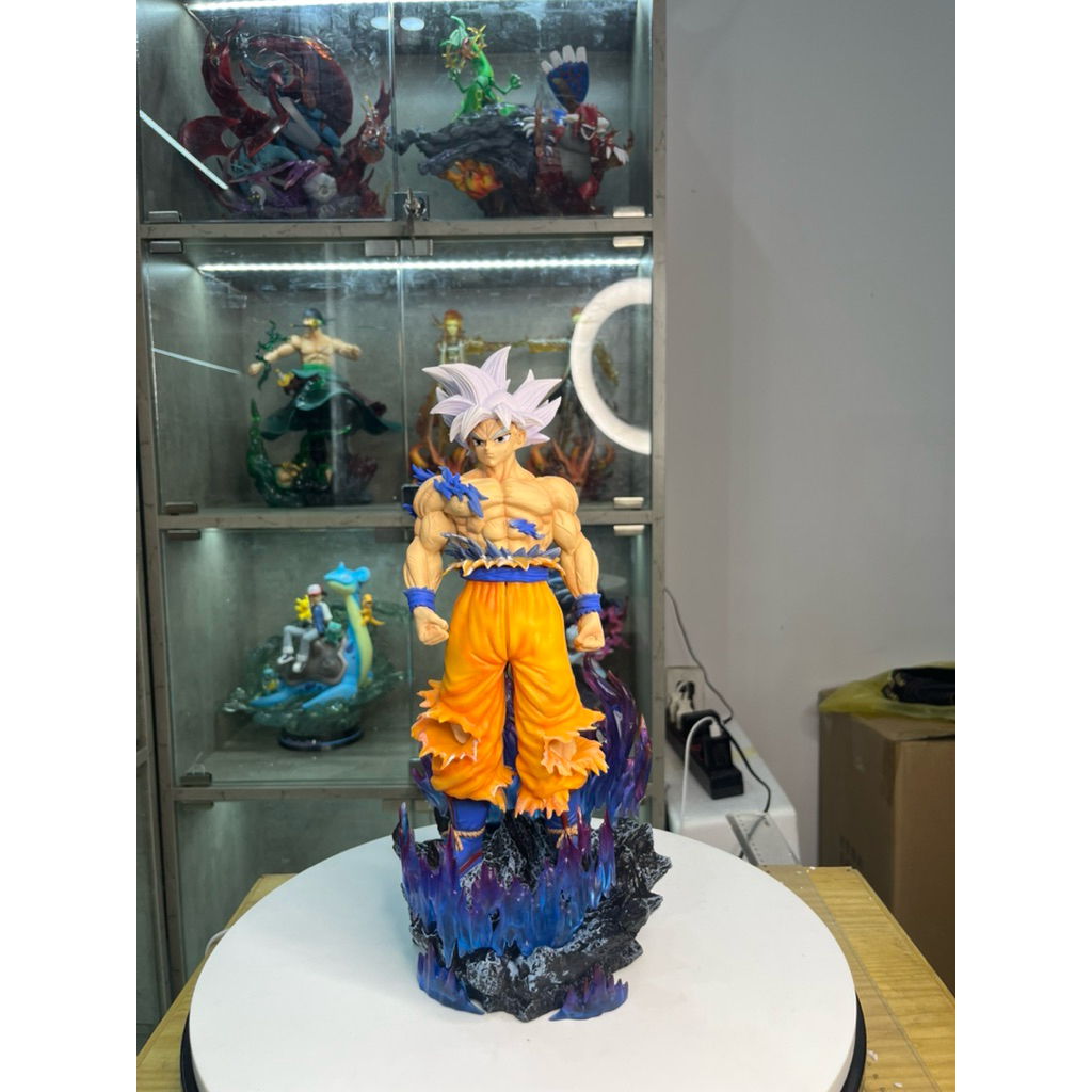 Mô hình Goku Ultra InStinct tóc trắng cao 30cm