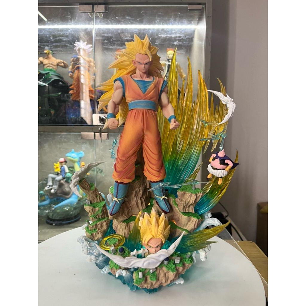 Mô hình Goku SSJ3 và Mabu mập có led trong Dragon Ball