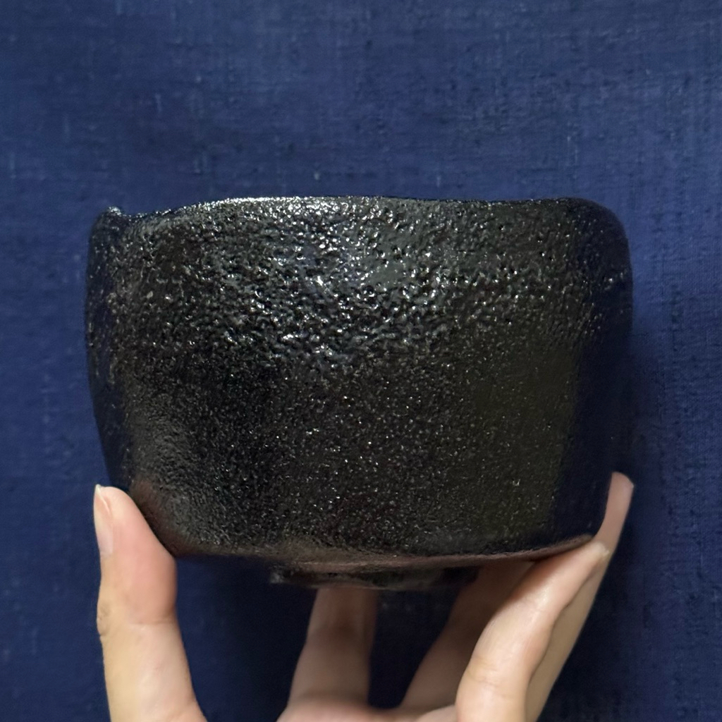 [Gốm Nhật] Chawan/ Bát trà Kuro-Raku (Raku đen) – Nghệ nhân Sasaki Shoraku (Kyoto) - Hộp gỗ