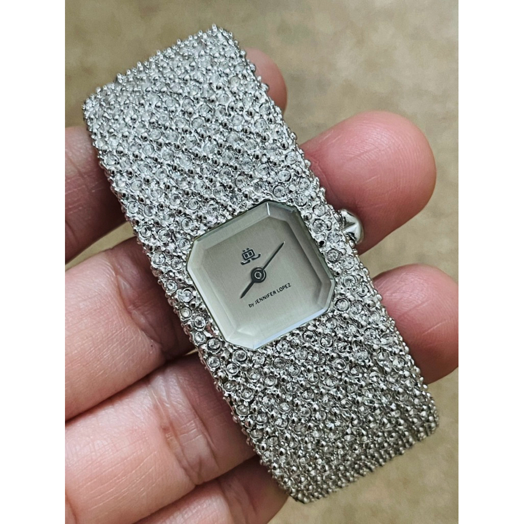 Đồng hồ Jennifer Lopez Nhật form vừa full đá siêu đẹp.