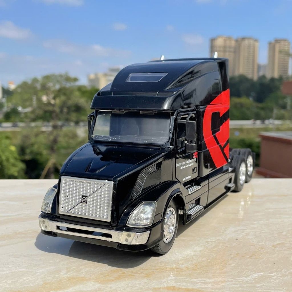 Xe mô hình đầu kéo VolVo VN 780 hợp kim 1:32
