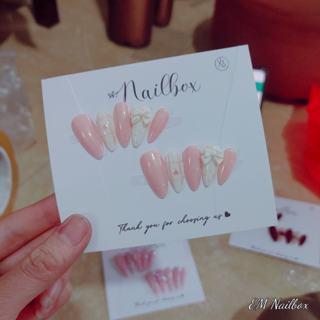 Nailbox nơ kẻ tim kèm keo dũa phom bầu nhọn