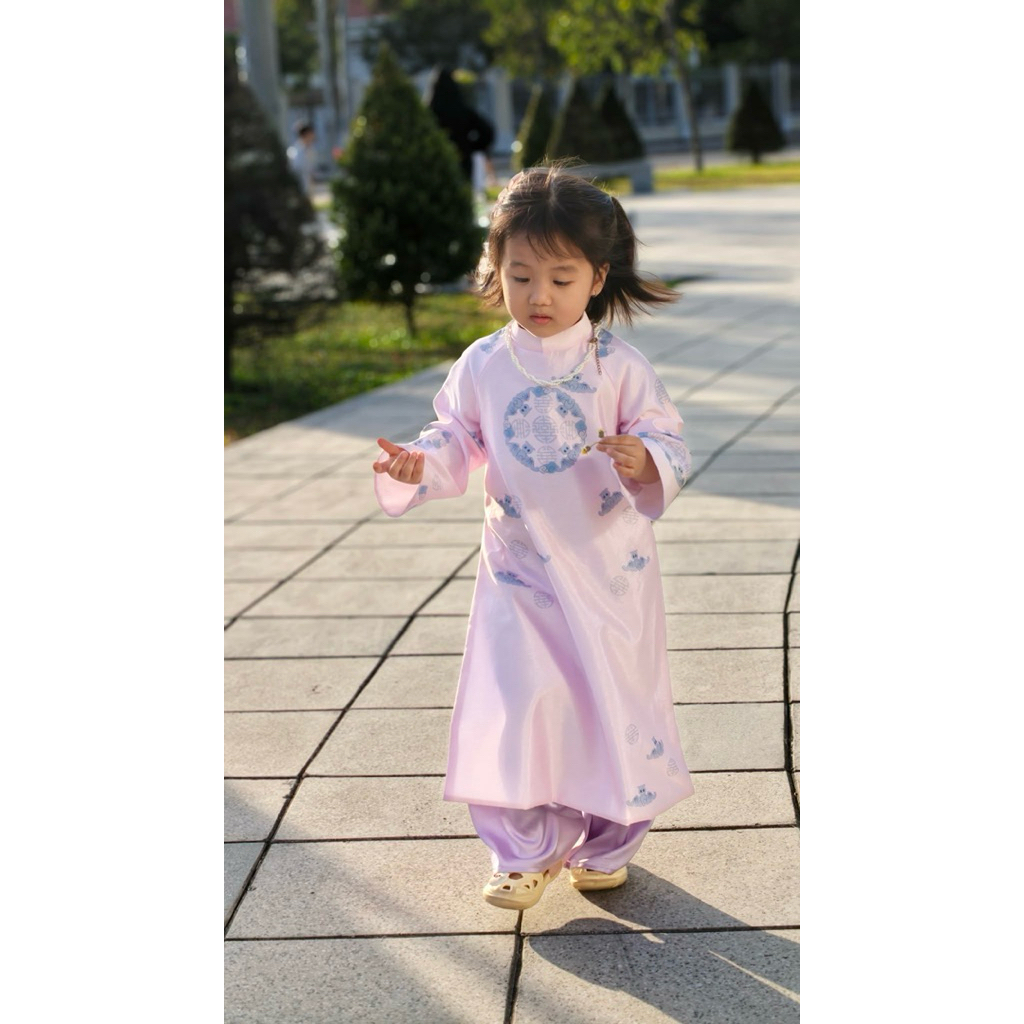 Áo dài Việt phục, áo dài Mã đáo “Thọ dơi” ‘ màu hồng phấn quần tím pastel in hoa văn vốn cổ Thọ dơi 