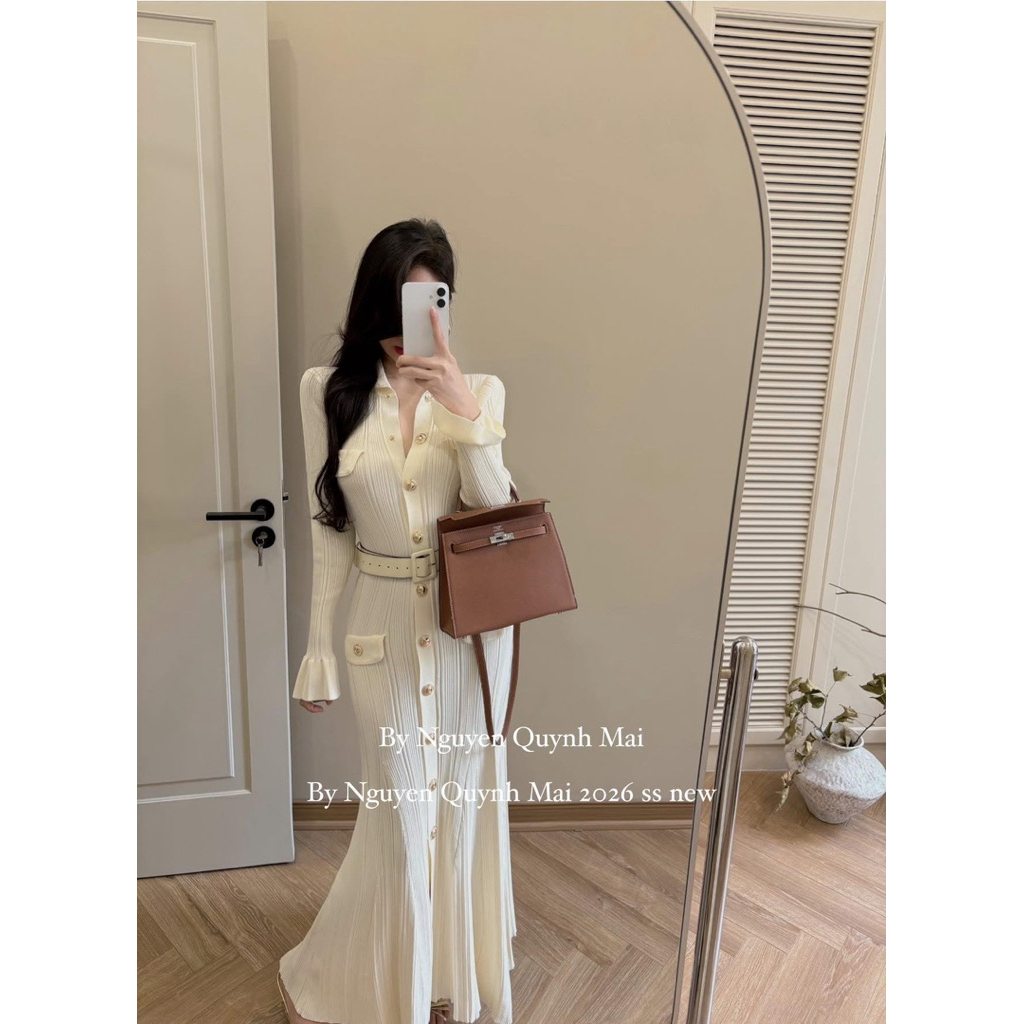 Đầm len Sandro tay loe cúc vàng dáng dài kèm đai