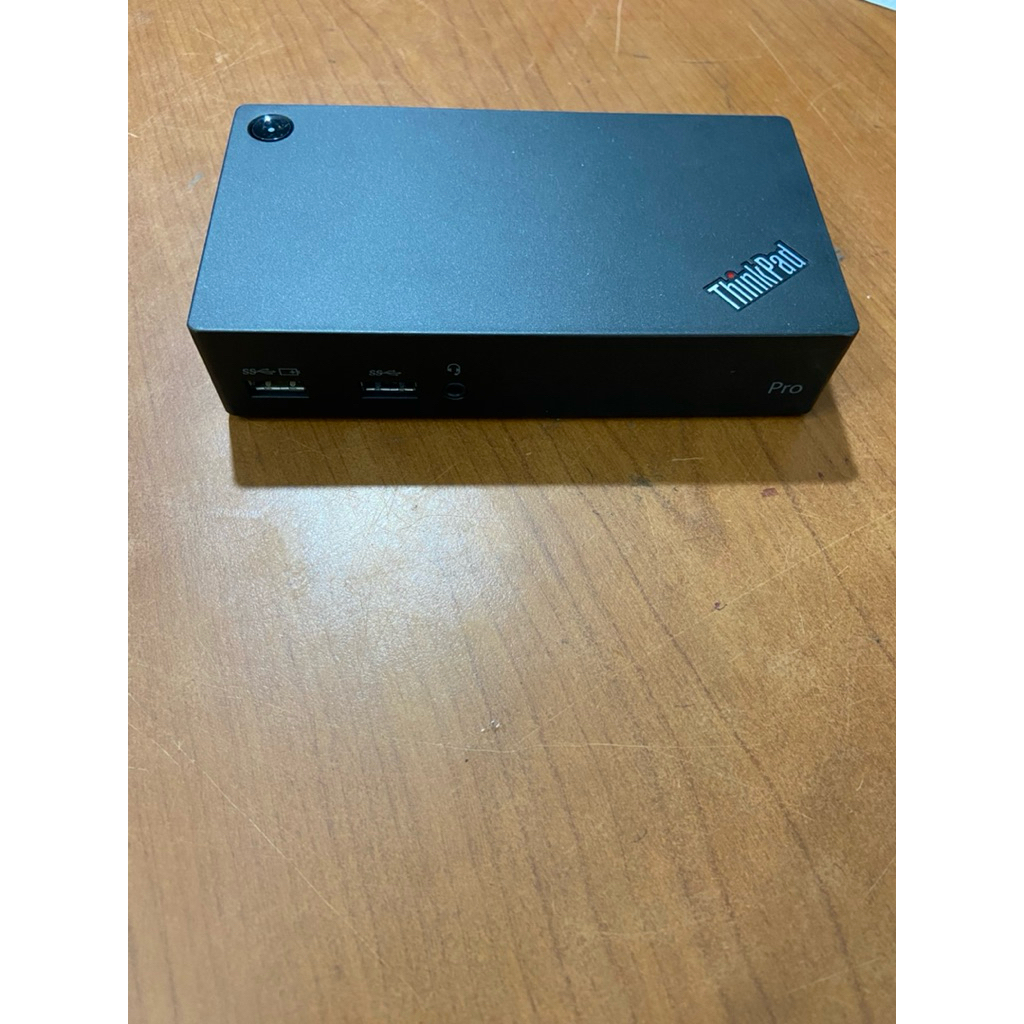 ThinkPad USB 3.0 Pro Dock của Lenovo, model DK1522 (còn được biết đến với mã 40A7) bao gồm sạc và dâ