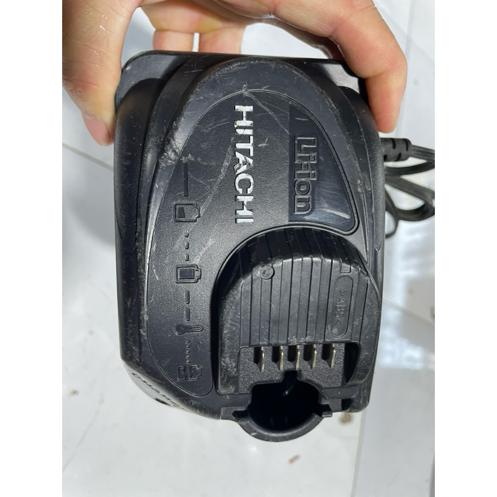 Sạc Hitachi 10v8 12v Nhật bãi điện 100v