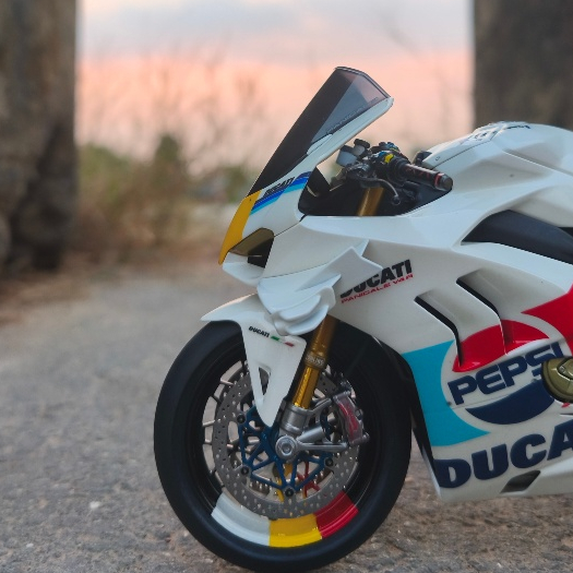 Xe mô hình lắp ráp Tamiya Ducati V4 tỉ lệ 1:12 (đã lắp ráp thành phẩm)