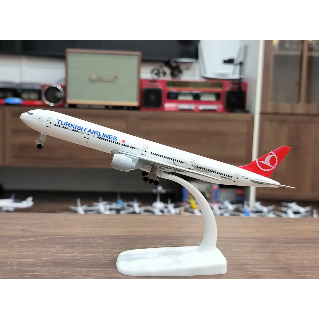 Mô hình máy bay Turkish Airlines Boeing 777 20cm Chất liệu kim loại bền đẹp