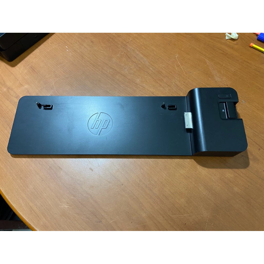 Đế cắm siêu mỏng HP 2013 UltraSlim Docking Station. gồm sạc theo Đây là một đế cắm bên (side dock) g