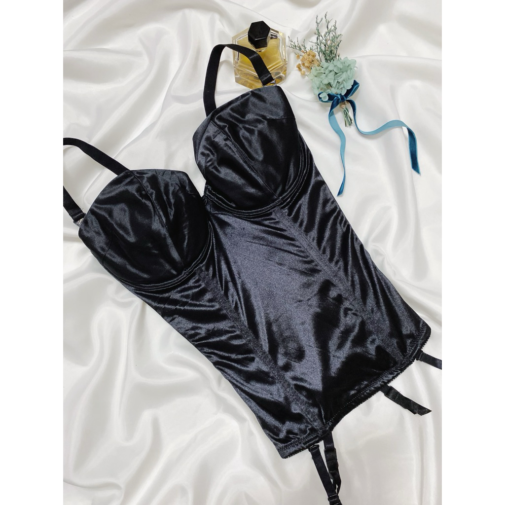 Áo corset đen to lỗi 2hand(H70)