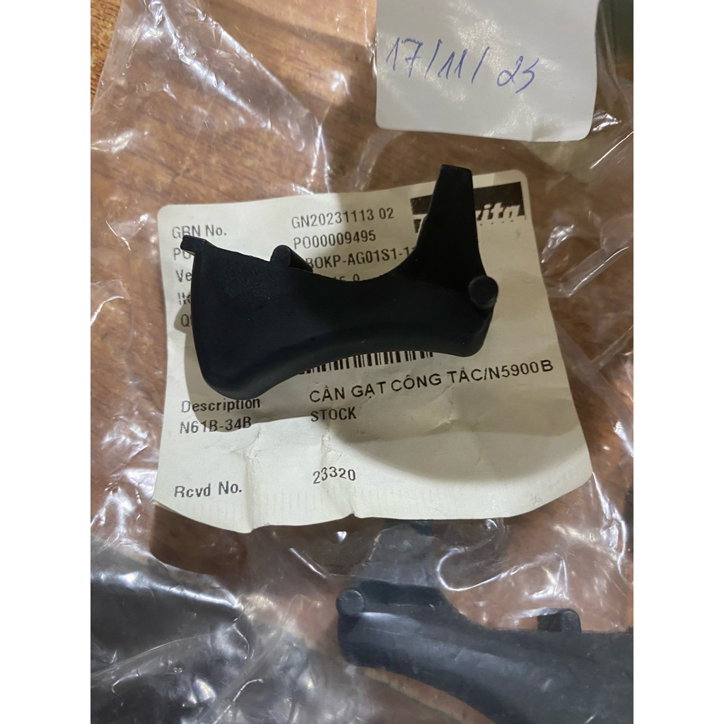 Nút nhựa công tắc máy cắt N5900B