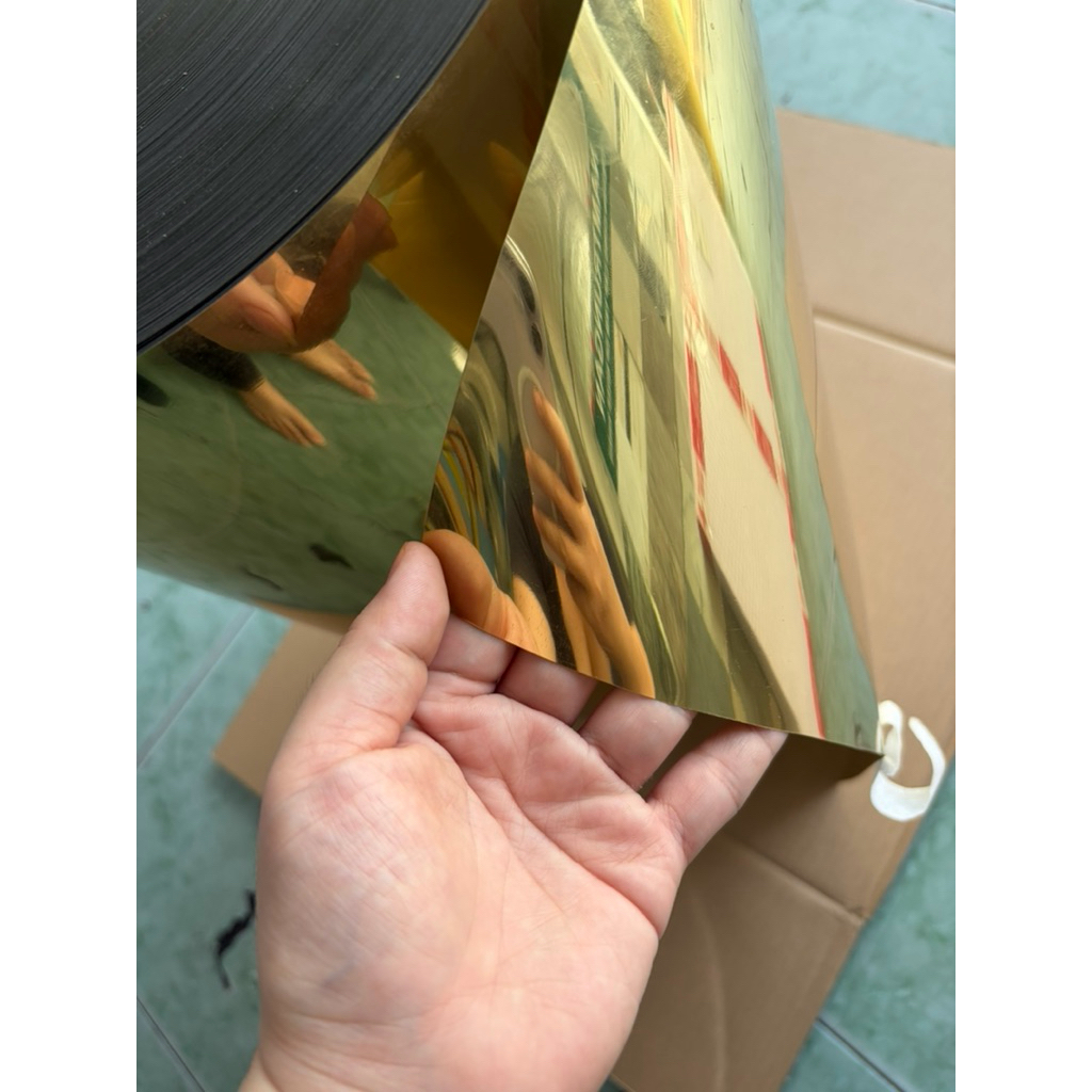 Màng Nhựa PVC Cứng Định Hình Nhũ Vàng Gương, Màng Film PVC Vàng Gương Làm Background, Lót Phản Chiếu