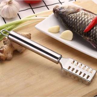 Dụng Cụ Lóc Vảy Cá Inox – Đánh Da Cá Nhanh Gọn, Không Bắn Vảy