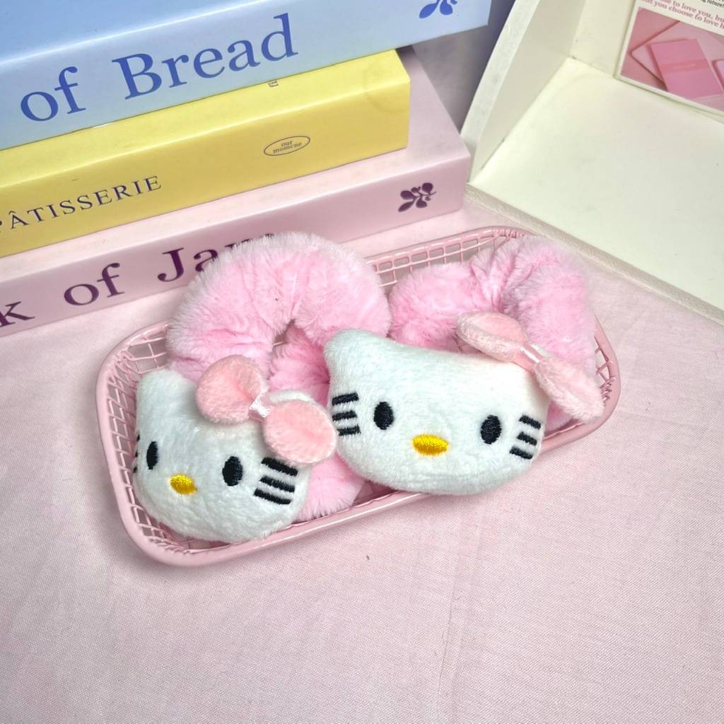 Dây cột tóc scrunchies Hello Kitty lông xù dễ thương