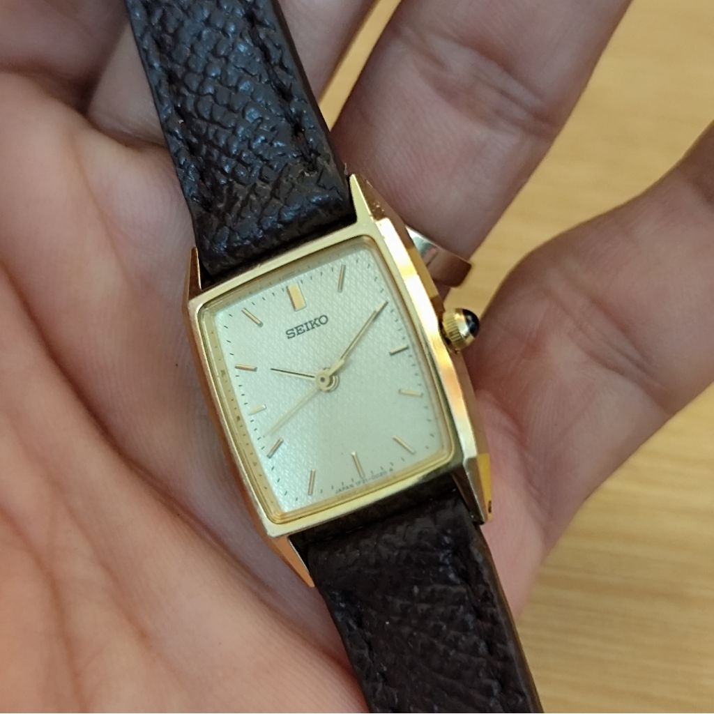Đồng hồ nữ Seiko, phôm tank, size 20x28.