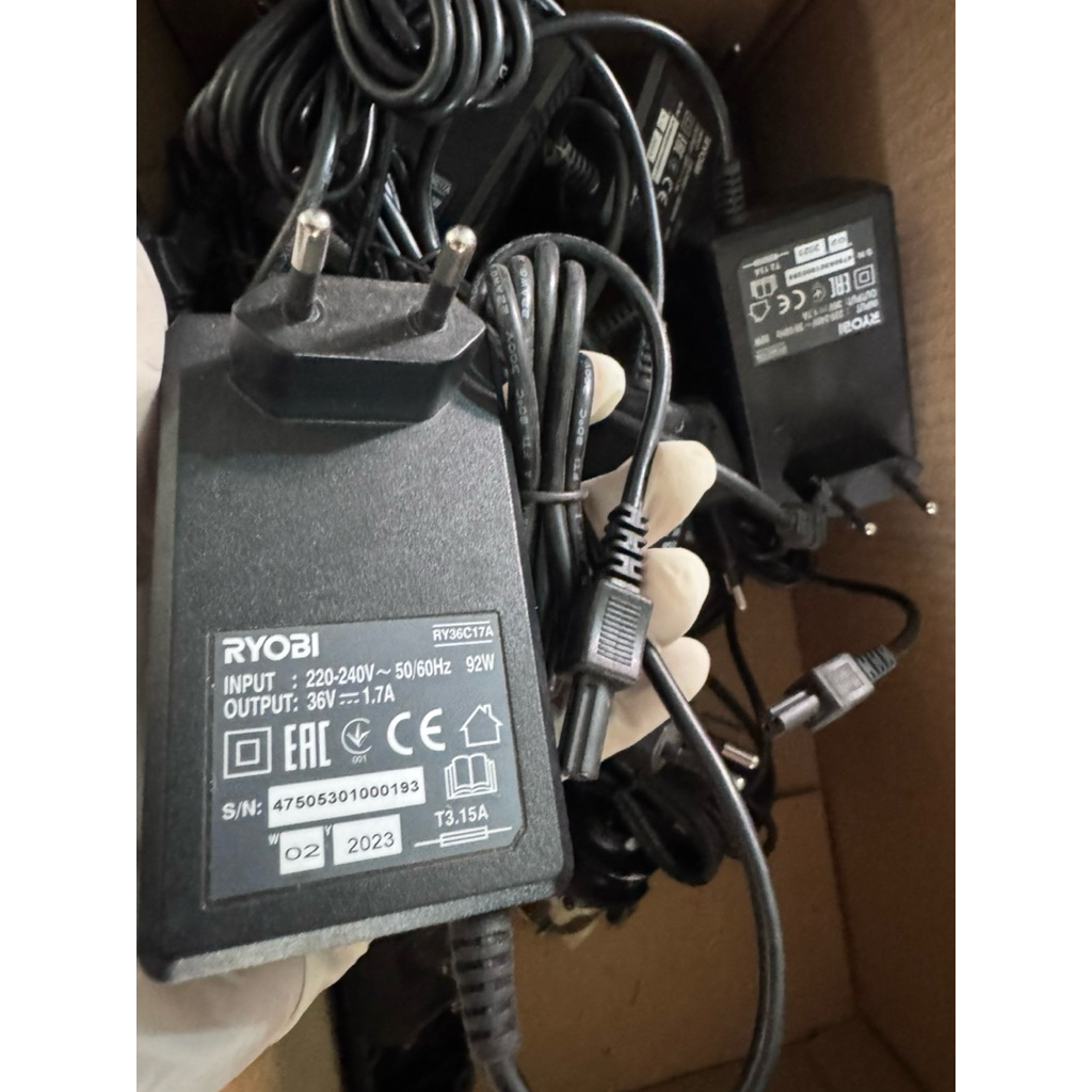 Ryobi, chuyên dùng cho các dòng pin 36V MAX POWER của hãng này (thường dùng cho máy cắt cỏ, máy thổi