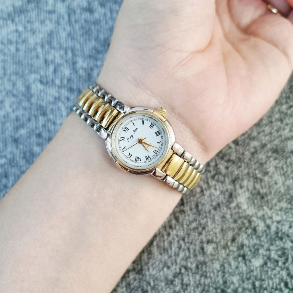 Đồng hồ nữ số la mã