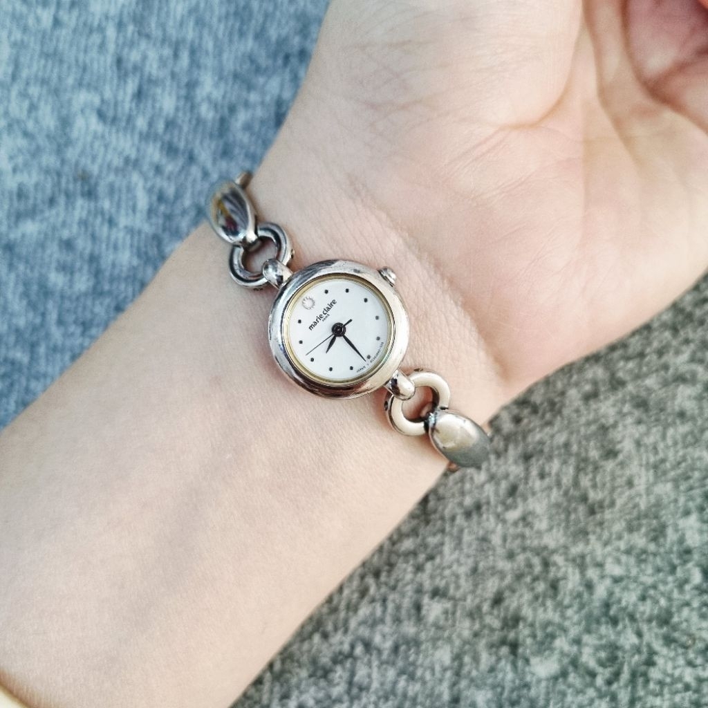 Đồng hồ nữ lắc Marie Claire