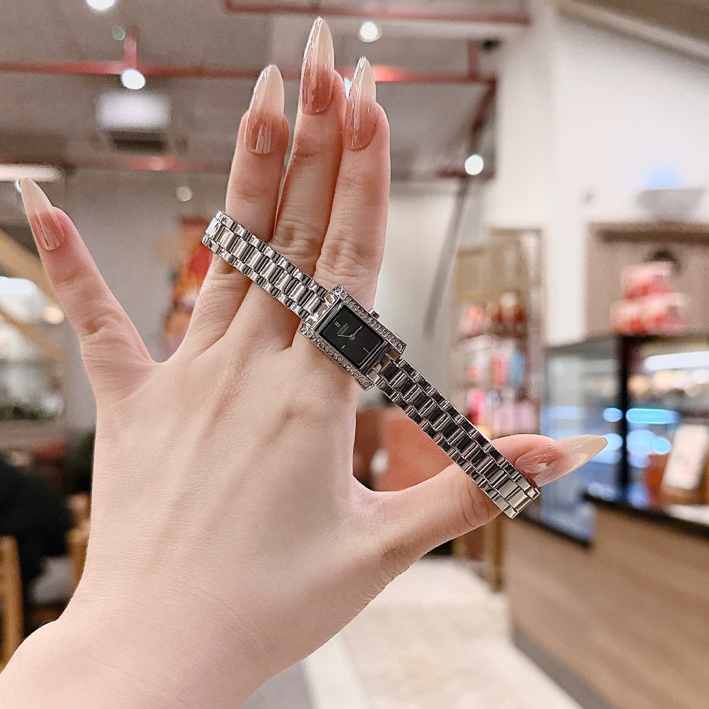 Đồng hồ nữ dây thép Citizen Quartz Classic Tank EZ6030-51E