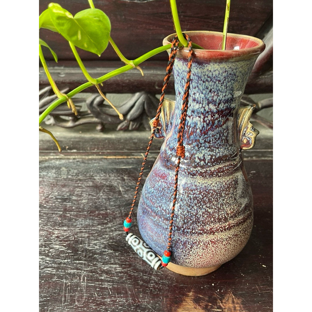 Vòng Đeo Cổ Dzi 9 Mắt Chu Sa – Chiêu Tài Lộc, Quyền Lực, Bảo Hộ Mạnh