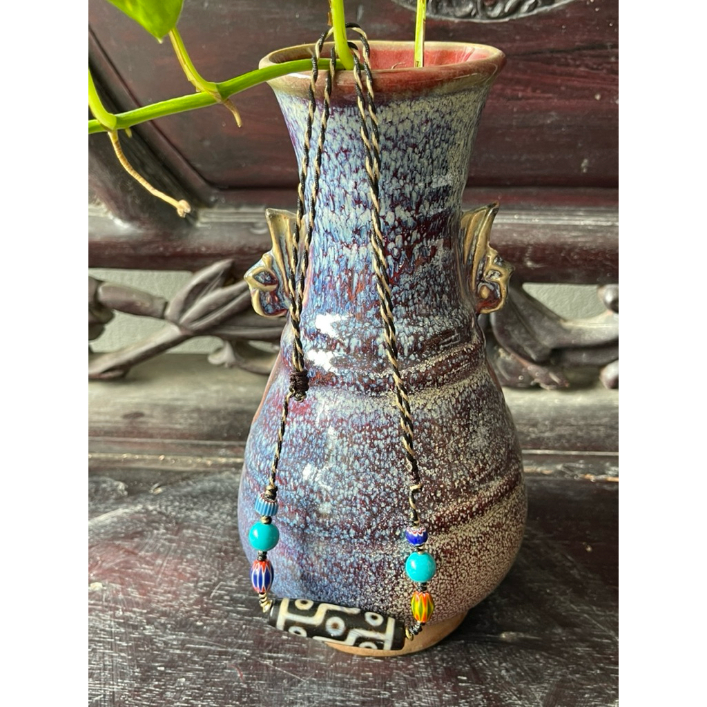 Vòng Đeo Cổ Dzi 9 Mắt Mọc Chu Sa – Pháp Khí Phong Thủy Mạnh