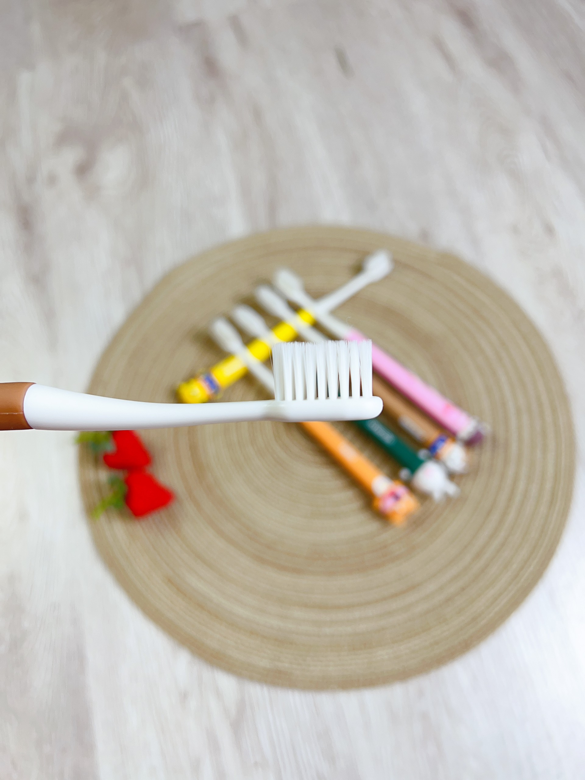 Bàn chải đánh răng hình thú 2Y + cán dài 