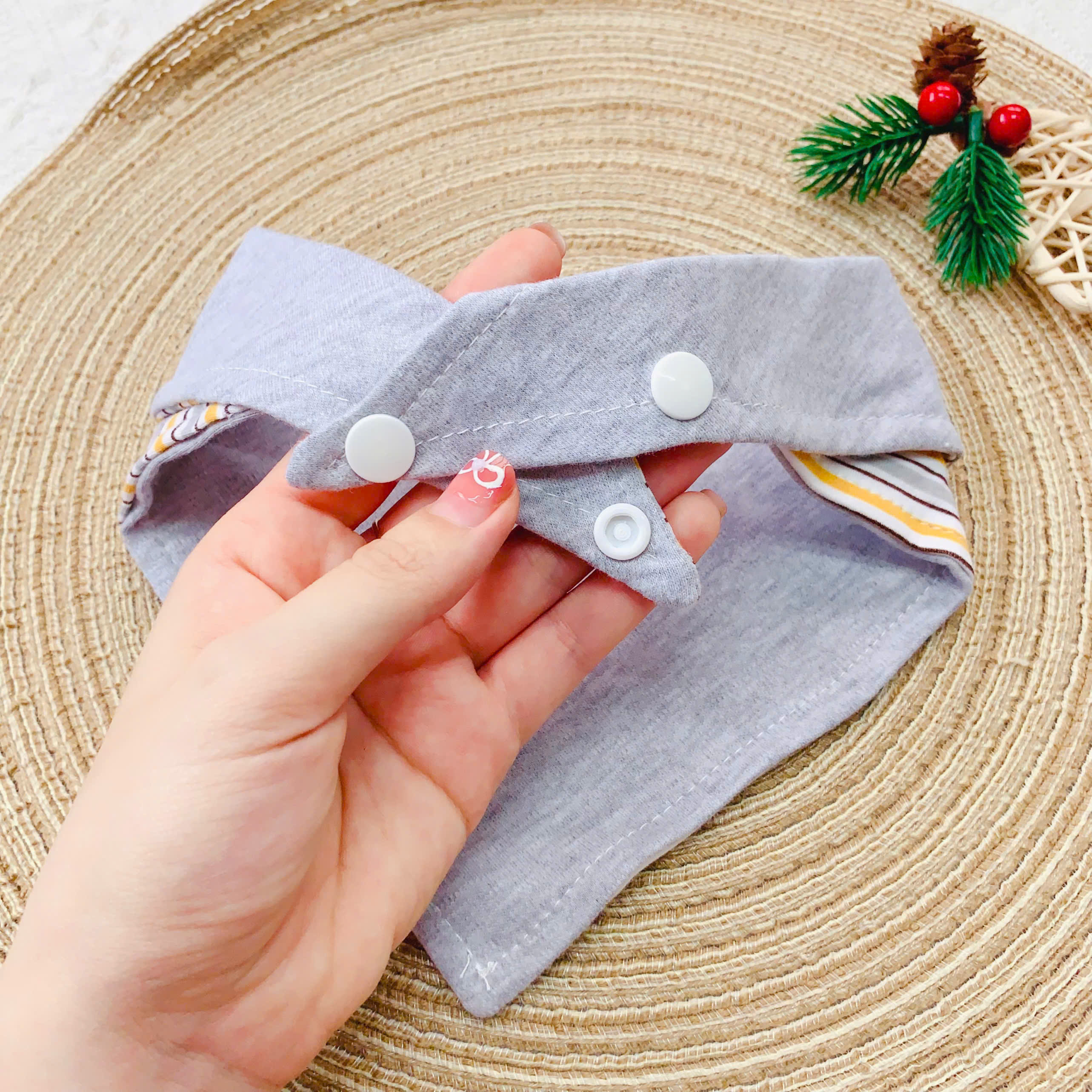 Yếm cổ ve cho bé