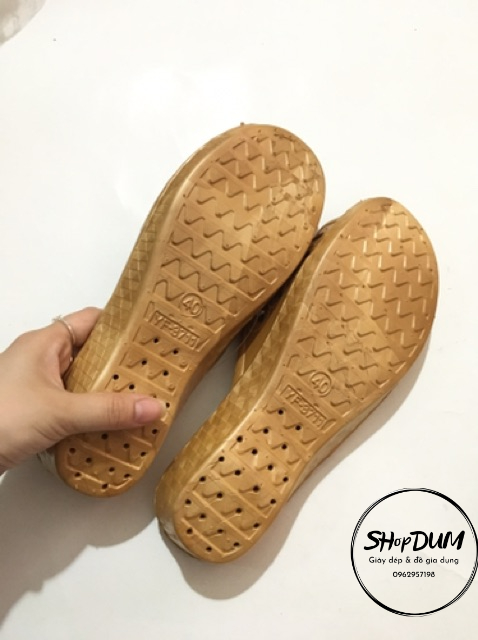 Dép nhựa cho người lớn tuổi đi đế thấp