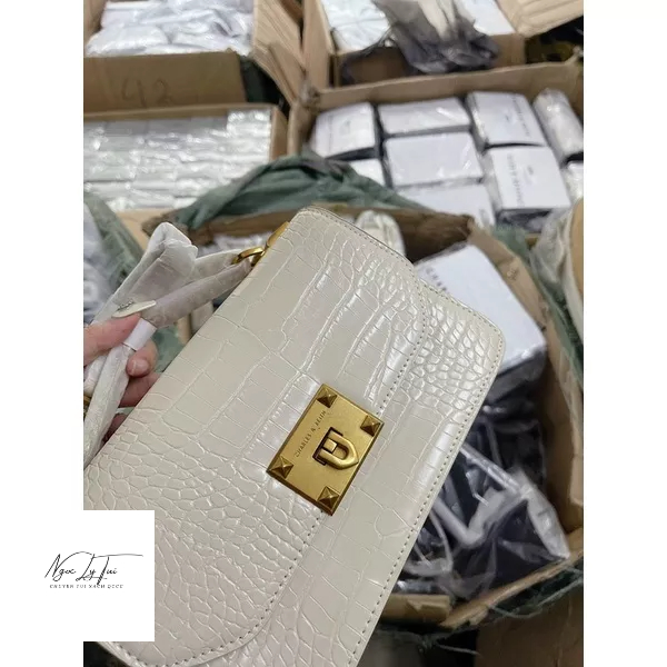 Túi Cnk khoá 4 đinh bản da rắn Sz22-T66