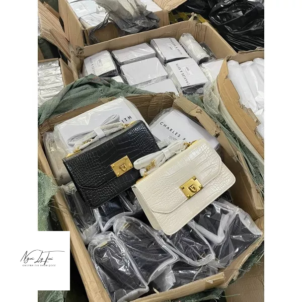 Túi Cnk khoá 4 đinh bản da rắn Sz22-T66