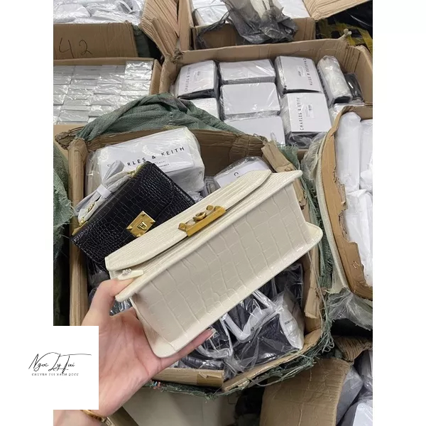 Túi Cnk khoá 4 đinh bản da rắn Sz22-T66