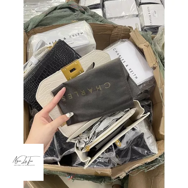 Túi Cnk khoá 4 đinh bản da rắn Sz22-T66