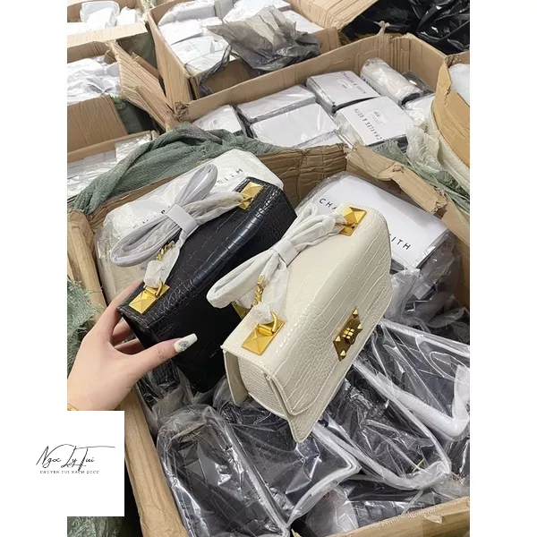 Túi Cnk khoá 4 đinh bản da rắn Sz22-T66