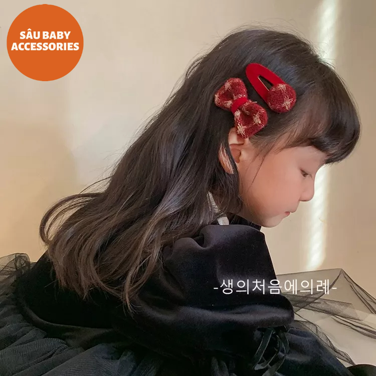 Sét hai chiếc kẹp tóc vải dạ kẻ lấp lánh cho bé