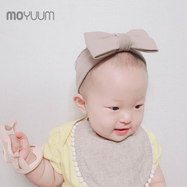 Gặm nướu MOYUUM hình ngôi sao dành cho em bé từ 3 tháng tuổi (1 cái/hộp)