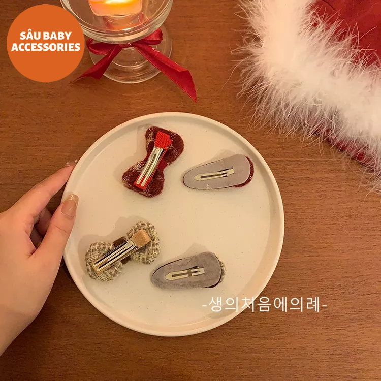 Sét hai chiếc kẹp tóc vải dạ kẻ lấp lánh cho bé