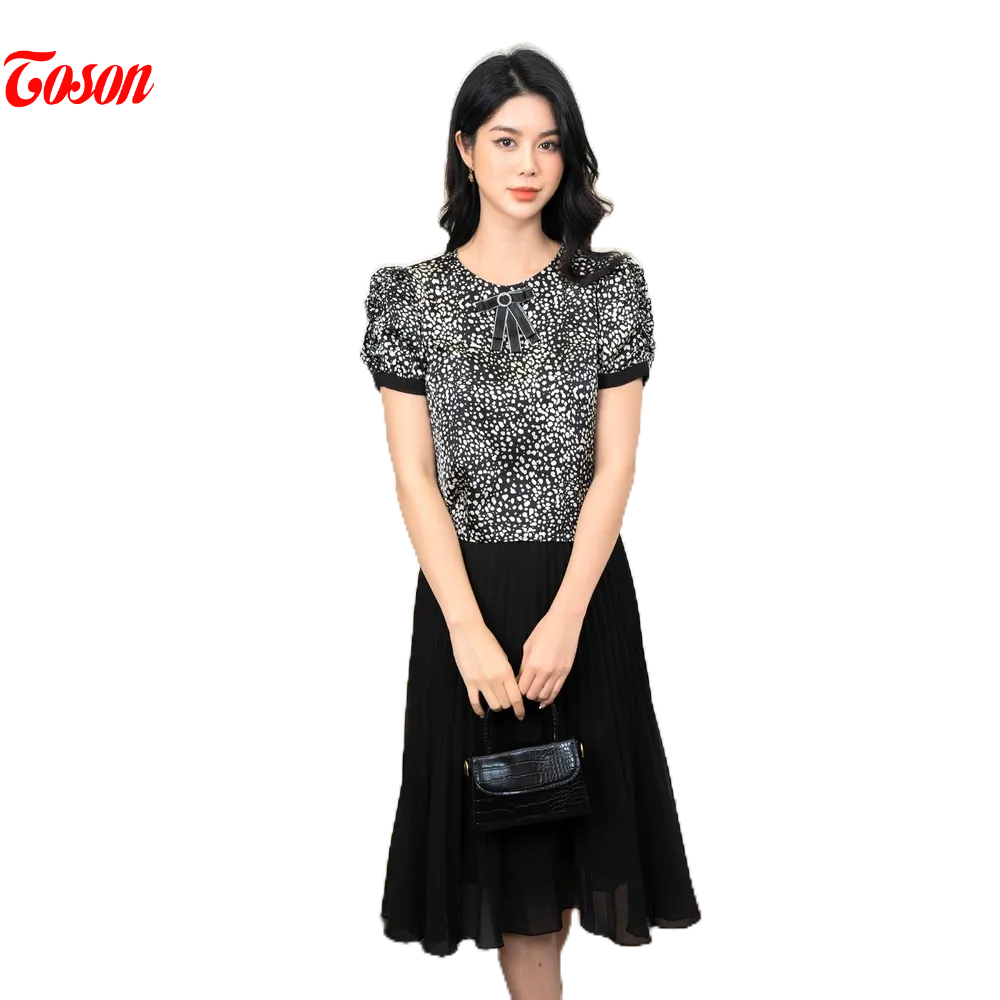 Áo sơ mi croptop nền đen chấm trắng, tay xếp bèo Toson 13146B63