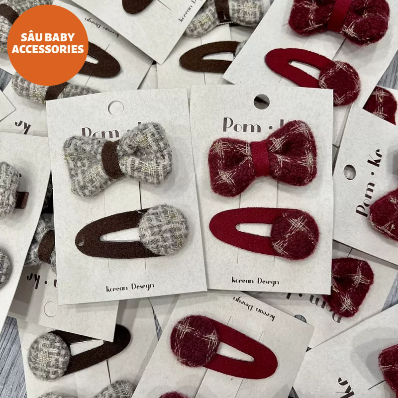 Sét hai chiếc kẹp tóc vải dạ kẻ lấp lánh cho bé