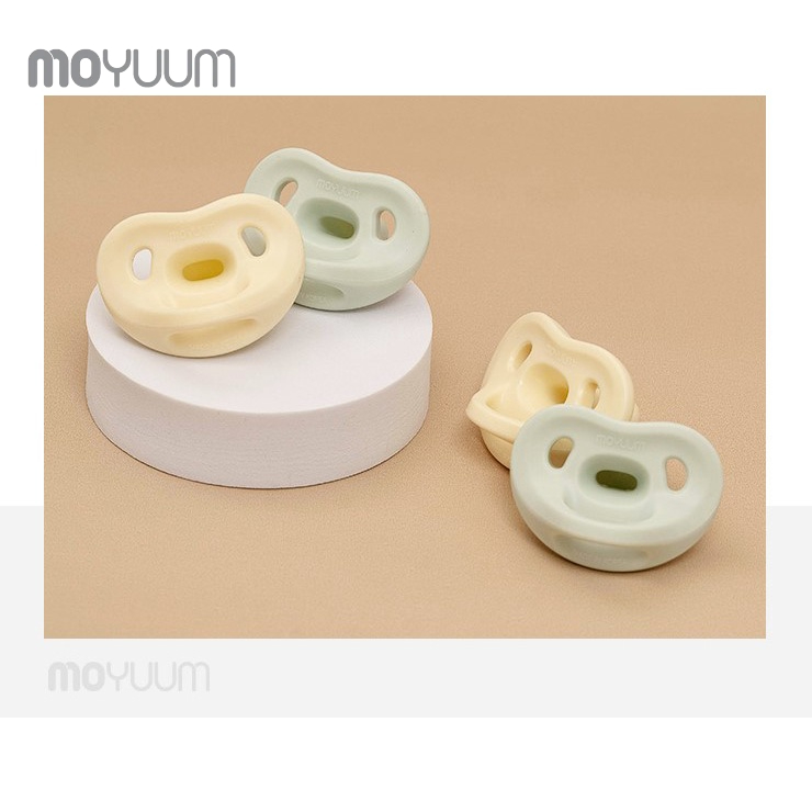 Núm ty giả MOYUUM chất liệu Silicone (bao gồm hộp đựng) size 0-5m/ 6m+