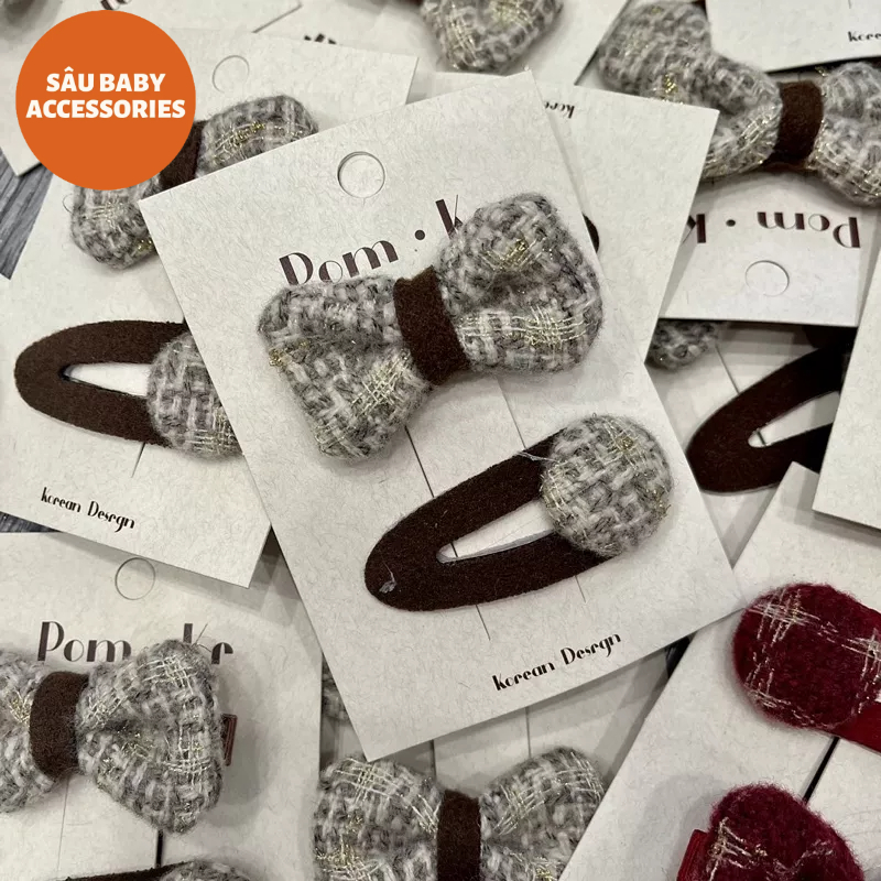 Sét hai chiếc kẹp tóc vải dạ kẻ lấp lánh cho bé