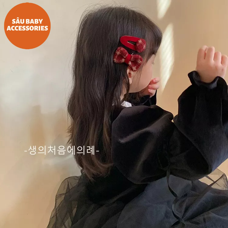 Sét hai chiếc kẹp tóc vải dạ kẻ lấp lánh cho bé