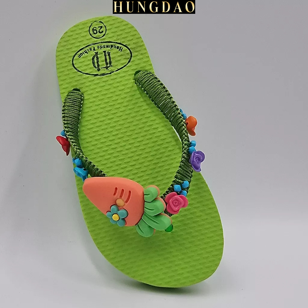 Dép kẹp cho bé gái HD đính sticker carot cute mang đi chơi có đế chống trơn trượt đủ size nhiều màu