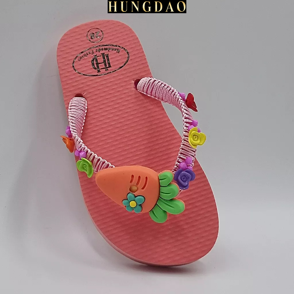 Dép kẹp cho bé gái HD đính sticker carot cute mang đi chơi có đế chống trơn trượt đủ size nhiều màu