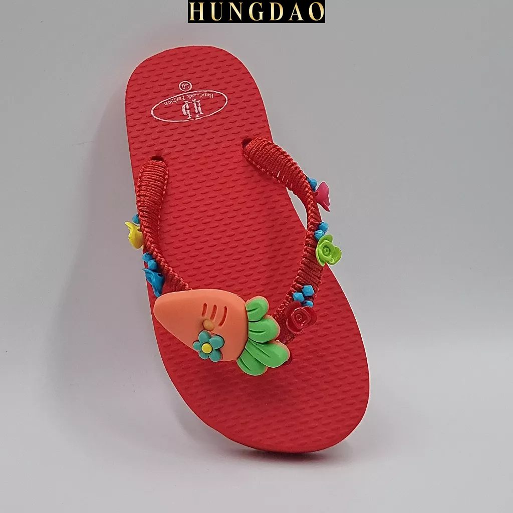 Dép kẹp cho bé gái HD đính sticker carot cute mang đi chơi có đế chống trơn trượt đủ size nhiều màu