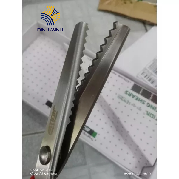 Kéo răng cưa cắt may vải công nghiệp TC-230 AKTION