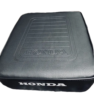 Yên sau cub hàng cao cấp có đầy đủ phụ kiện đi kèm để bắt nệm sau xe cúp honda.