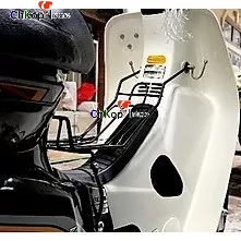 Baga giữa xe DREAM màu đen bọc nhựa, lượn giữa hàng ngày xưa huyền thoại của dream thái