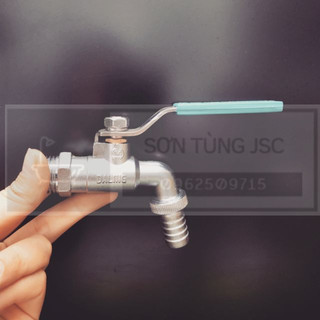 Vòi nước gắn tường daling