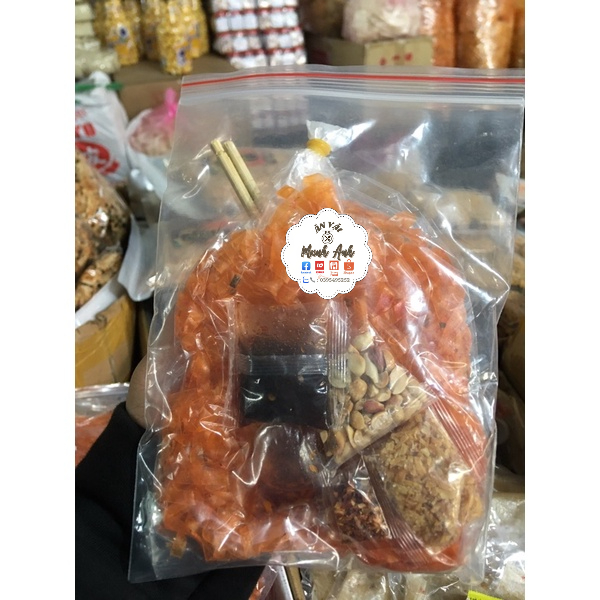 Bánh tráng đỏ sốt me sate